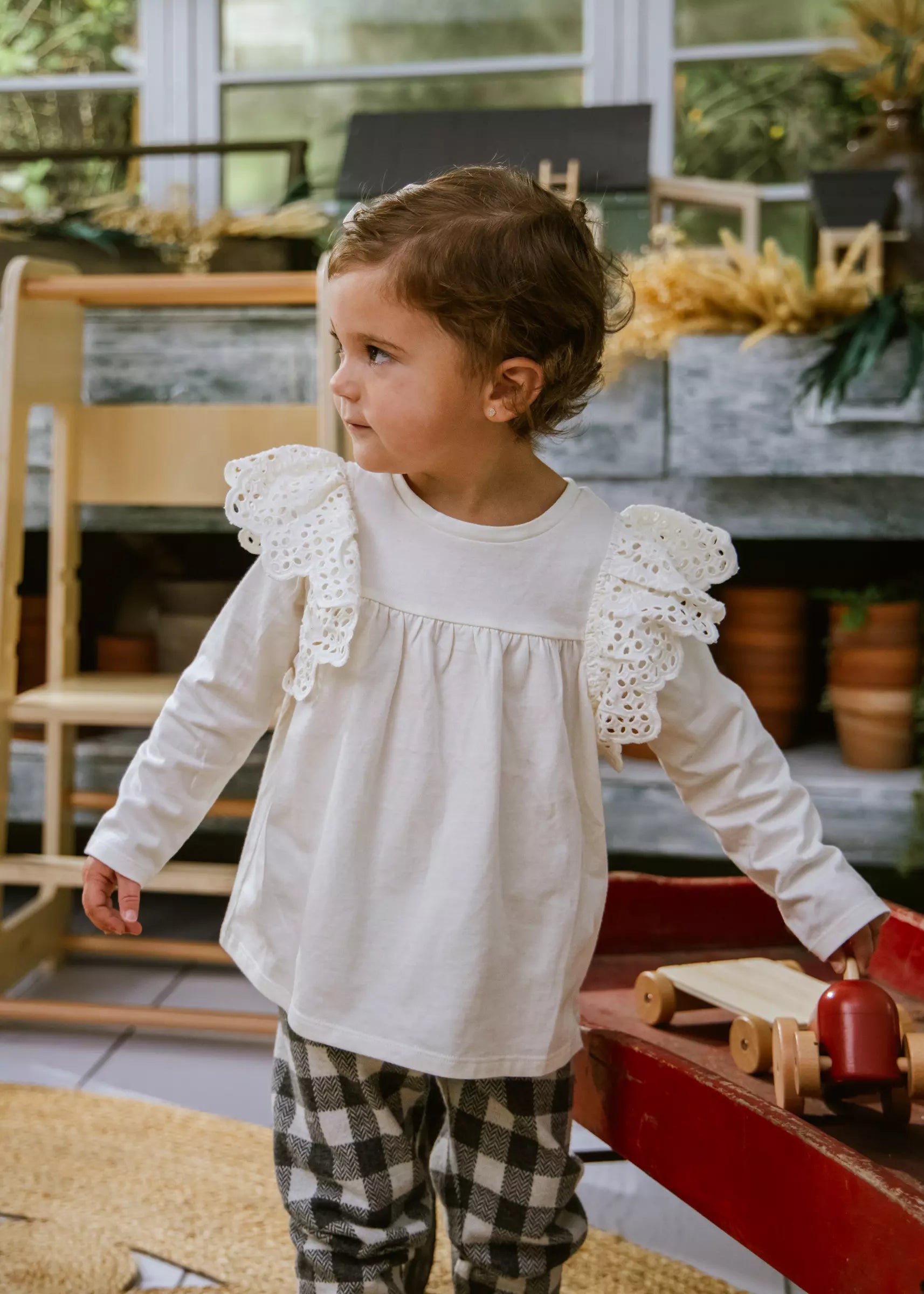 Image of Ruffle Shoulder Tee Black 9-12m