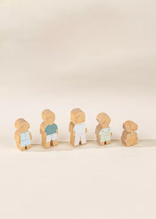 Famille de 5 personnages en bois pour maison de poupée