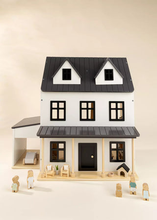 Famille de 5 personnages en bois pour maison de poupée